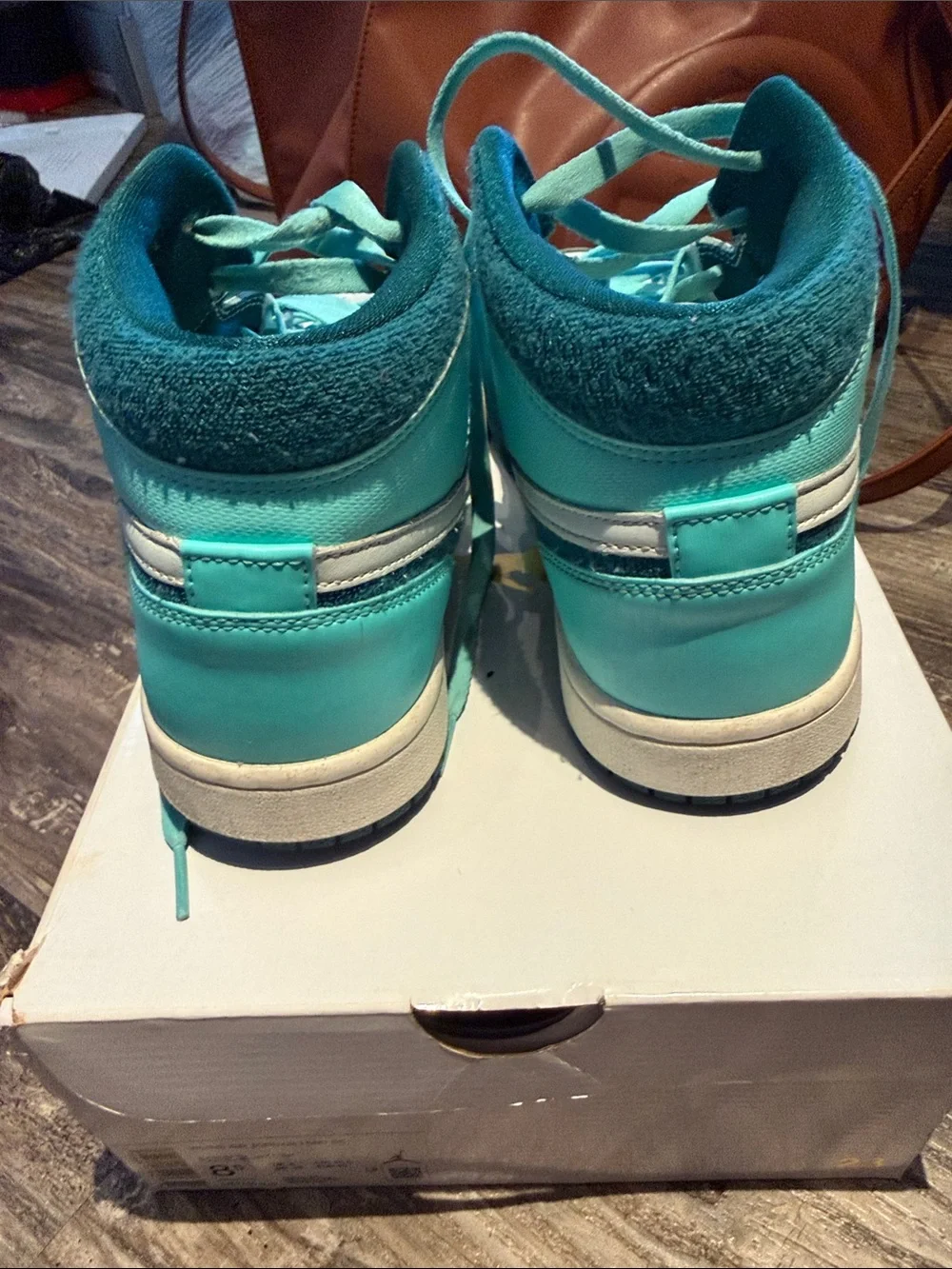 Air Jordan 1 Mid SE